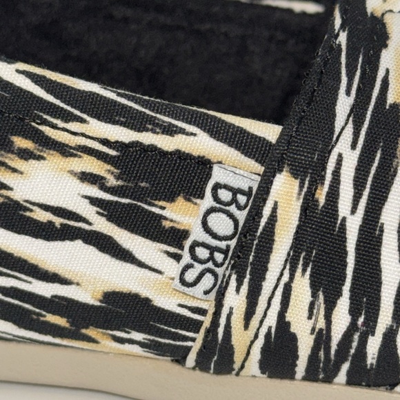 Skechers BOBS Canvas Slip On Flats w Memory Foam Zebra Animal Print Women’s 6.5 - Picture 2 of 10